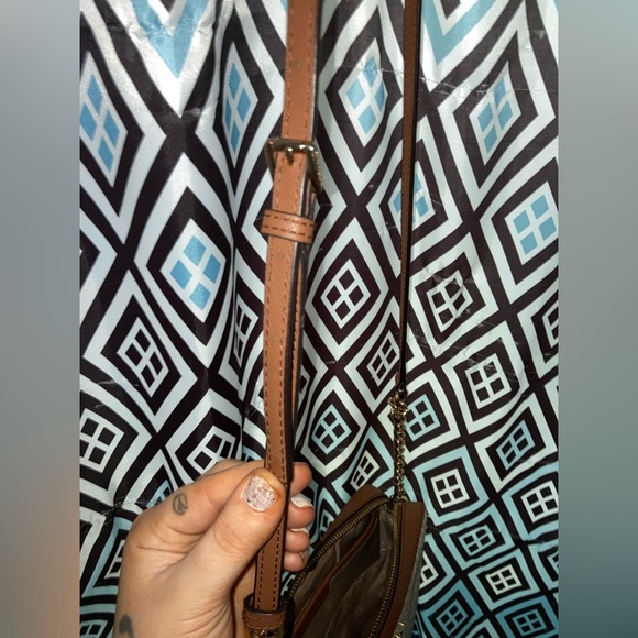 I’m selling my Michael Kors Jet Set Large Crossbody! - Picture 8 of 8